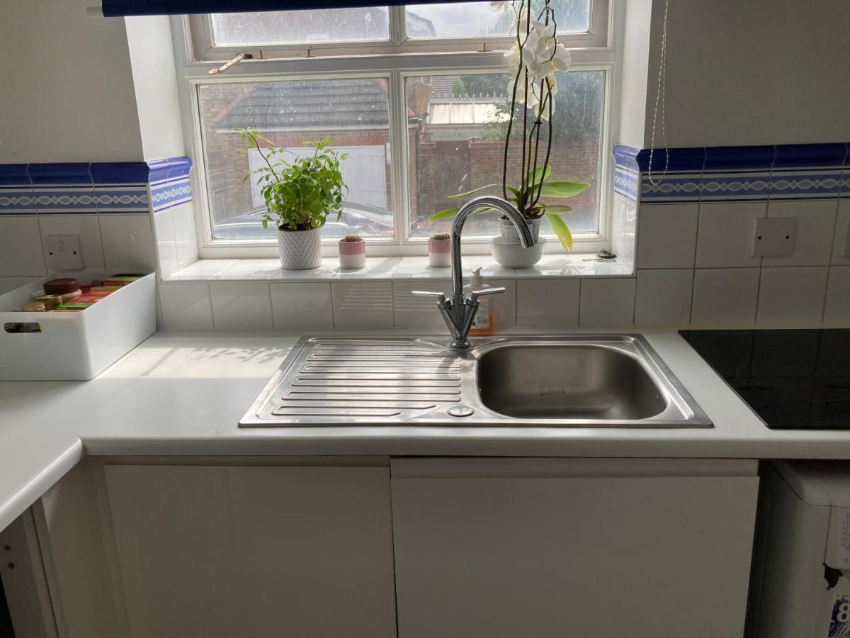 Comfortable Room With Private Balcony And Shared House London Luaran gambar