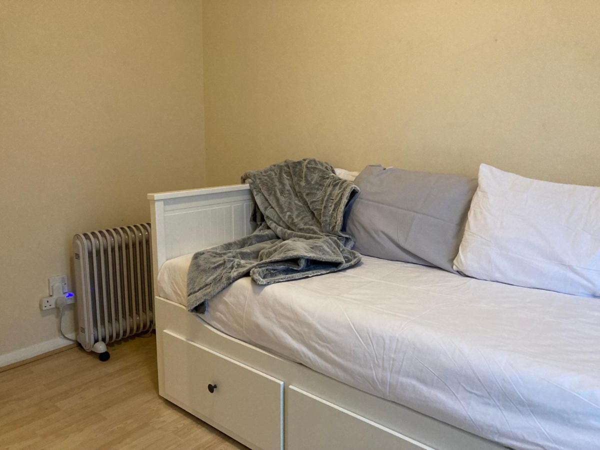 Comfortable Room With Private Balcony And Shared House London Luaran gambar