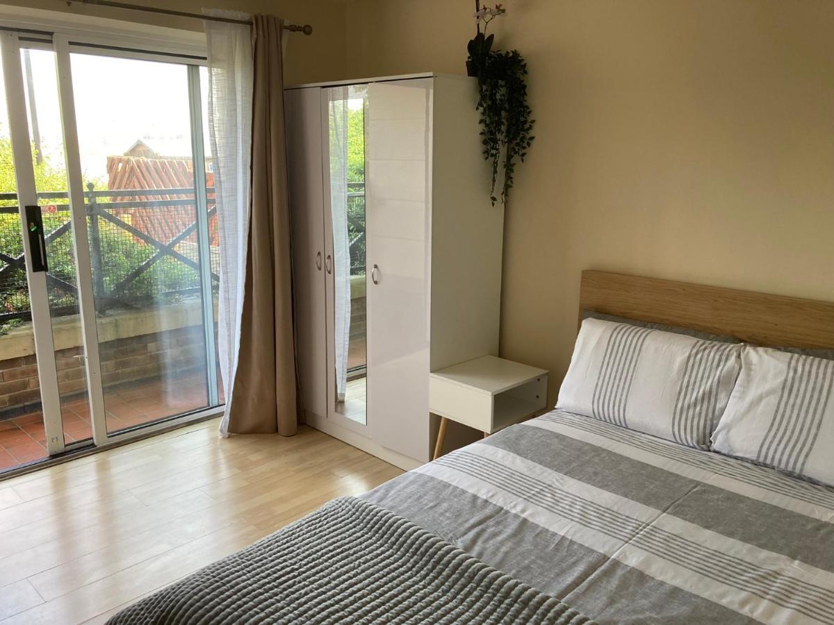 Comfortable Room With Private Balcony And Shared House London Luaran gambar